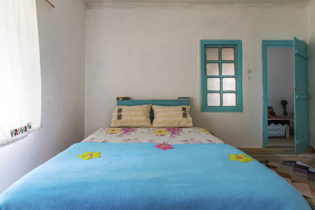 Hobbithousebademler Bed and Breakfast Urla Esterno foto