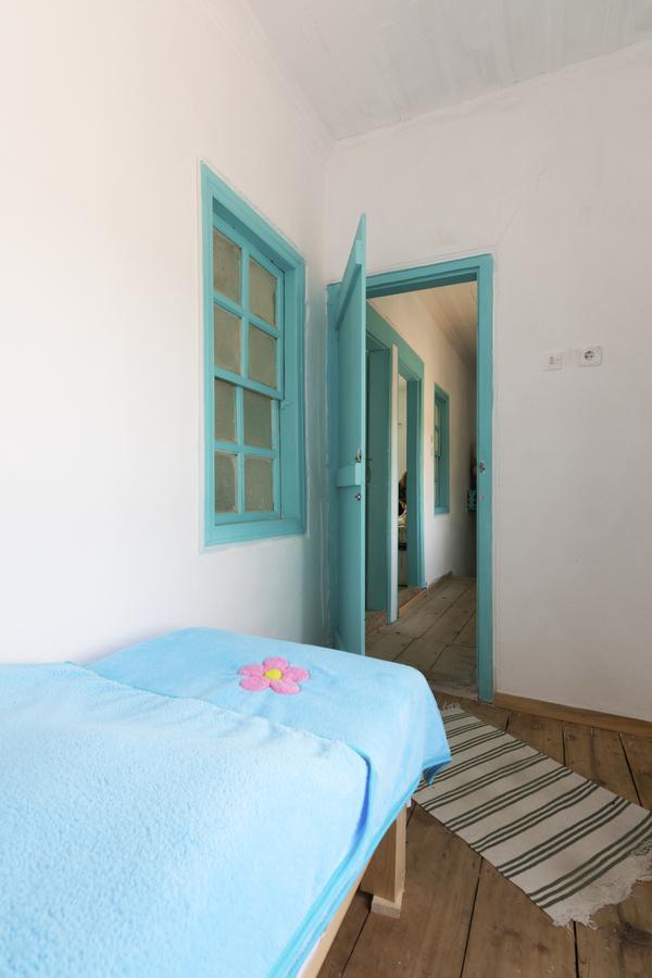 Hobbithousebademler Bed and Breakfast Urla Esterno foto