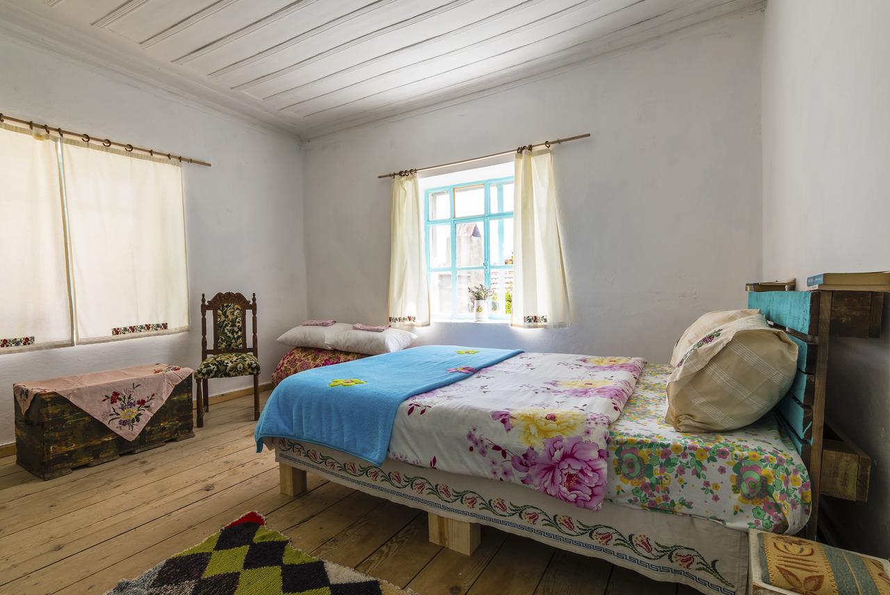 Hobbithousebademler Bed and Breakfast Urla Esterno foto