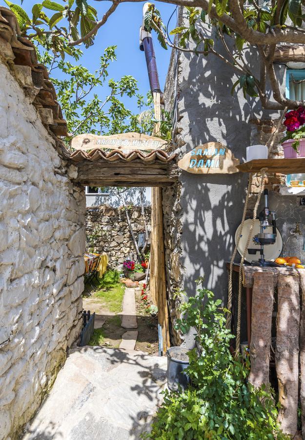 Hobbithousebademler Bed and Breakfast Urla Esterno foto