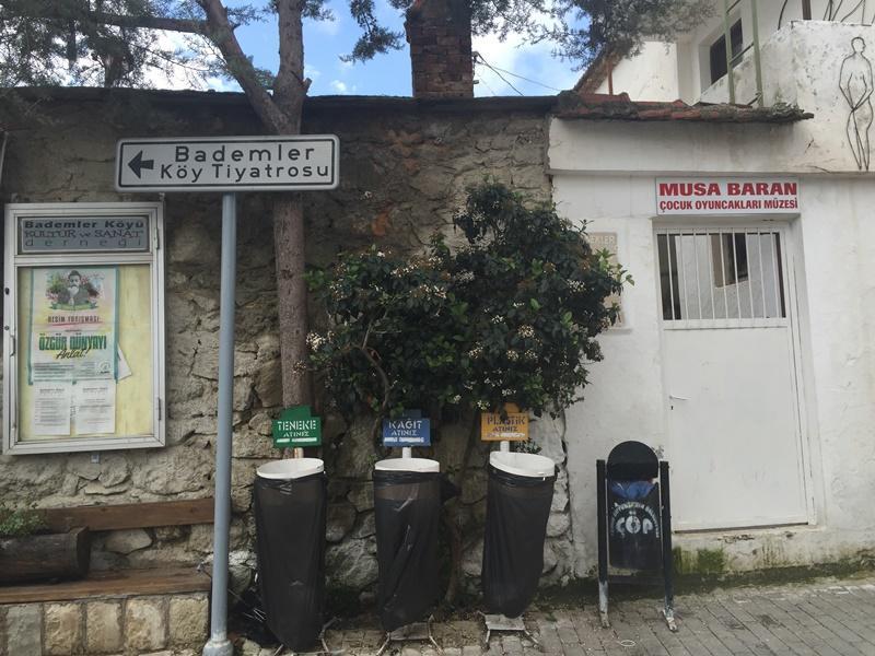 Hobbithousebademler Bed and Breakfast Urla Esterno foto