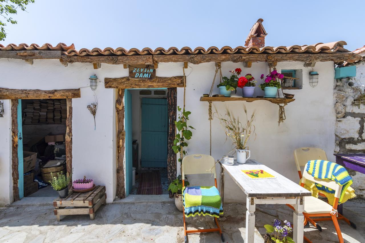 Hobbithousebademler Bed and Breakfast Urla Esterno foto