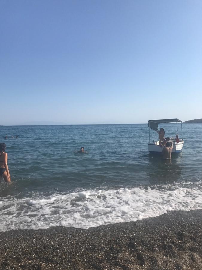 Hobbithousebademler Bed and Breakfast Urla Esterno foto