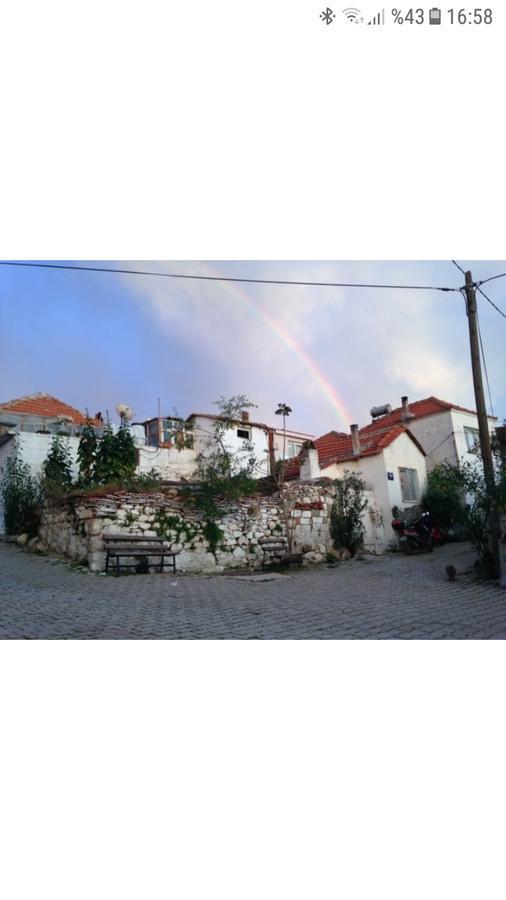 Hobbithousebademler Bed and Breakfast Urla Esterno foto